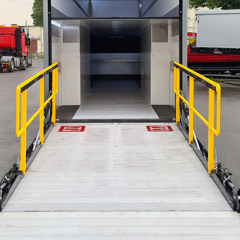 Vertical lift with 3.80 m loading area
